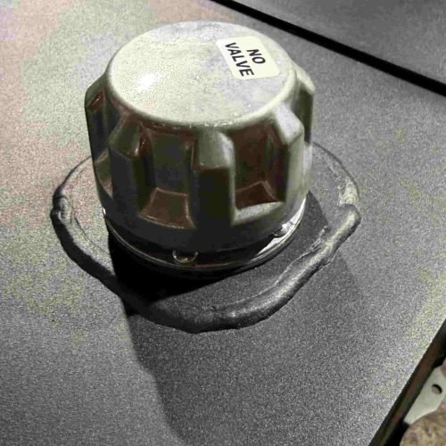 Vented hydraulic tank breather cap installed on custom steel hydraulic reservoir